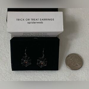 AVON 2013 HALLOWEEN SPIDER WEB EARRINGS